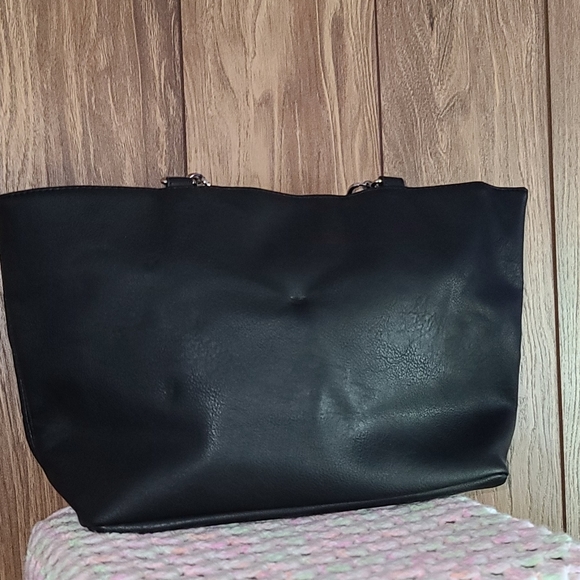 Kenneth Cole Reaction Tote - Picture 4 of 9